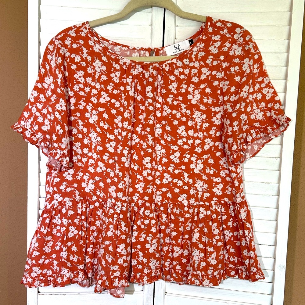 Homebody boutique Size Small ruffle hem short sleeve babydoll blouse